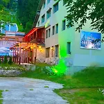 Forest Star On The Slope بوروفتس